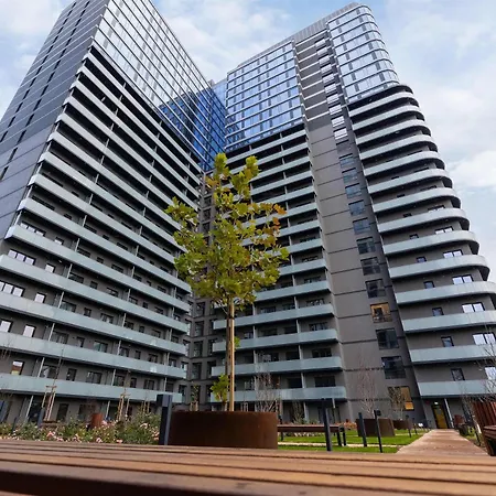 Air Conditioned Stylish With Parking By Renters *