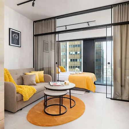 Air Conditioned Stylish With Parking By Renters شقة *