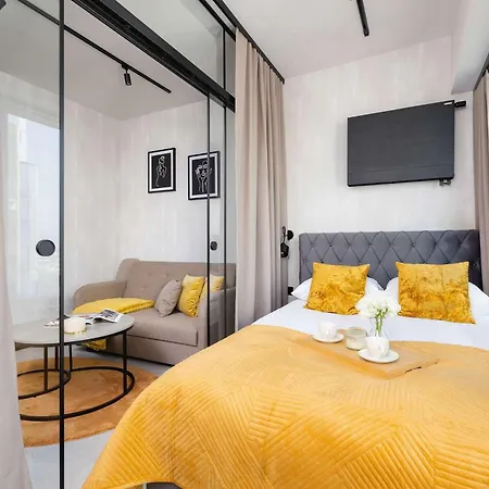 Air Conditioned Stylish With Parking By Renters *