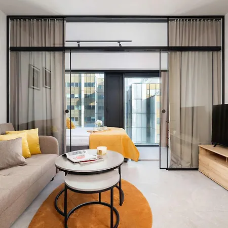 Air Conditioned Stylish With Parking By Renters شقة *