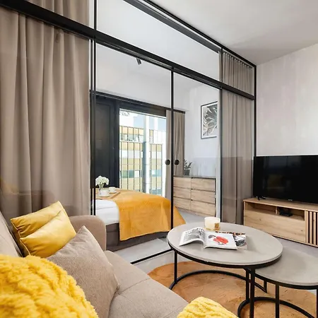 شقة Air Conditioned Stylish With Parking By Renters كاتوفيتسه